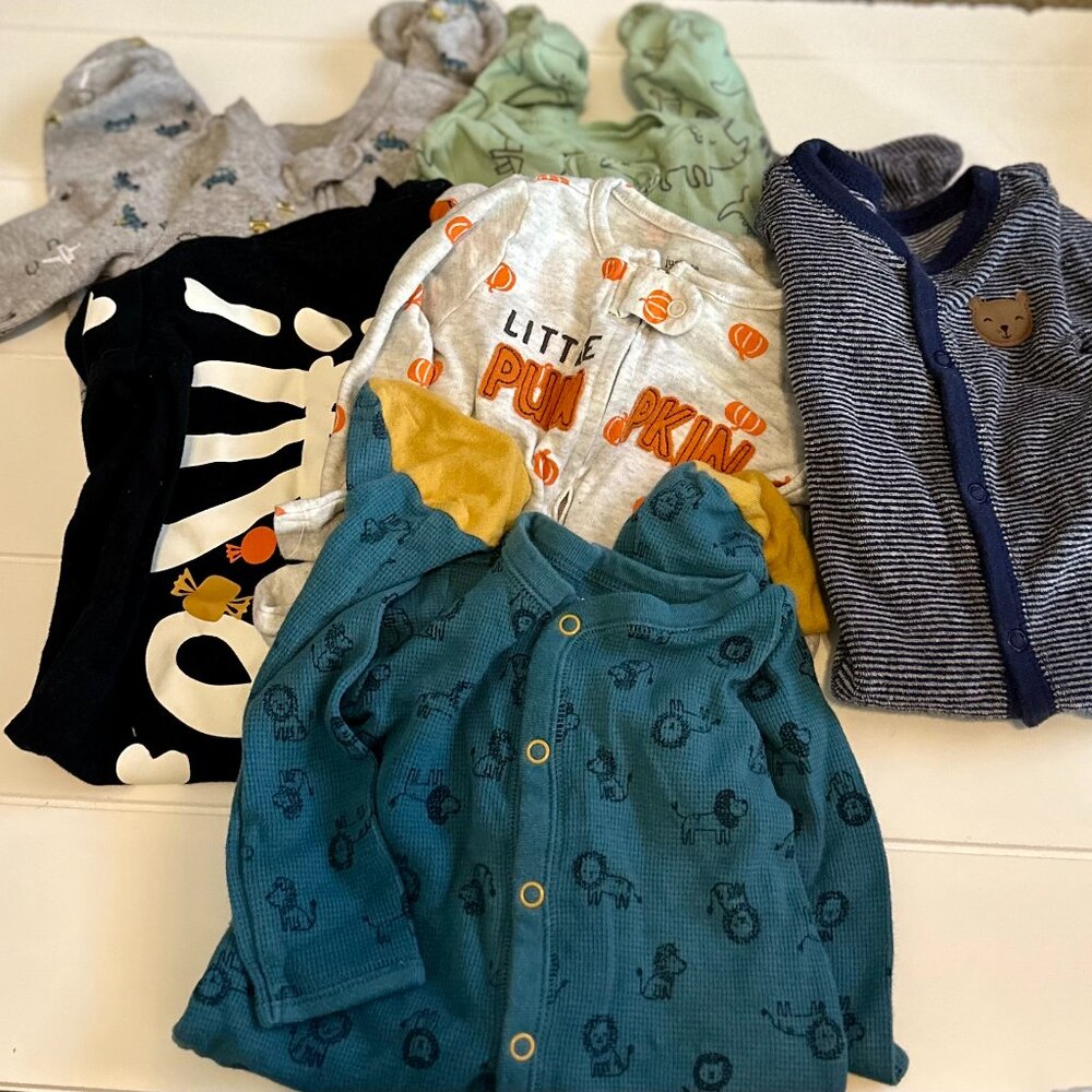 6 Carter's 9M footie onesies  (2 Halloween themed)